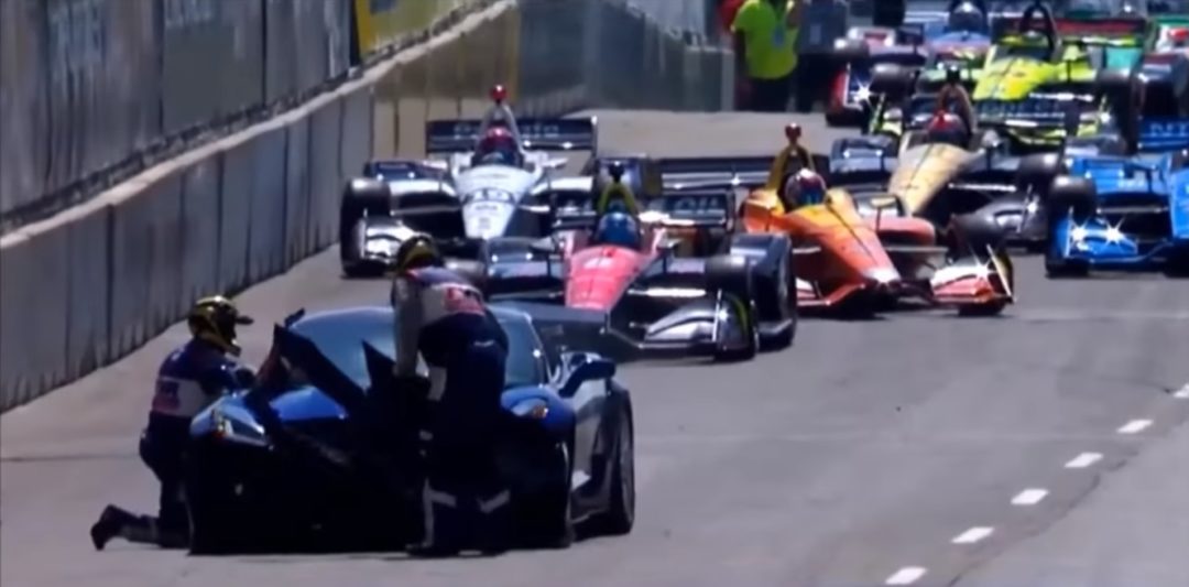 Mark Reuss crash une Corvette ZR1 au GP Indycar de Detroit