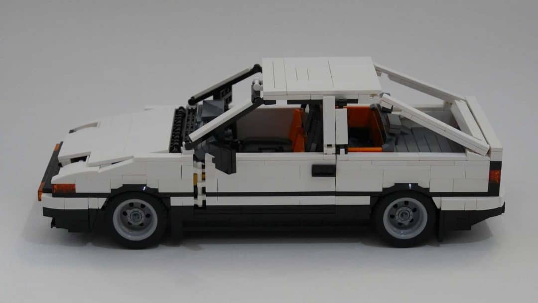 Toyota AE86 Trueno Lego de profil